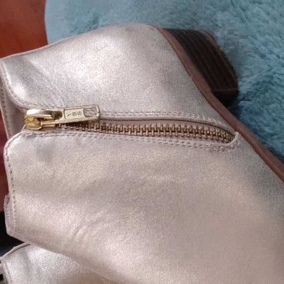 Girls EUC gold Arizona booties - Picture 3 of 3